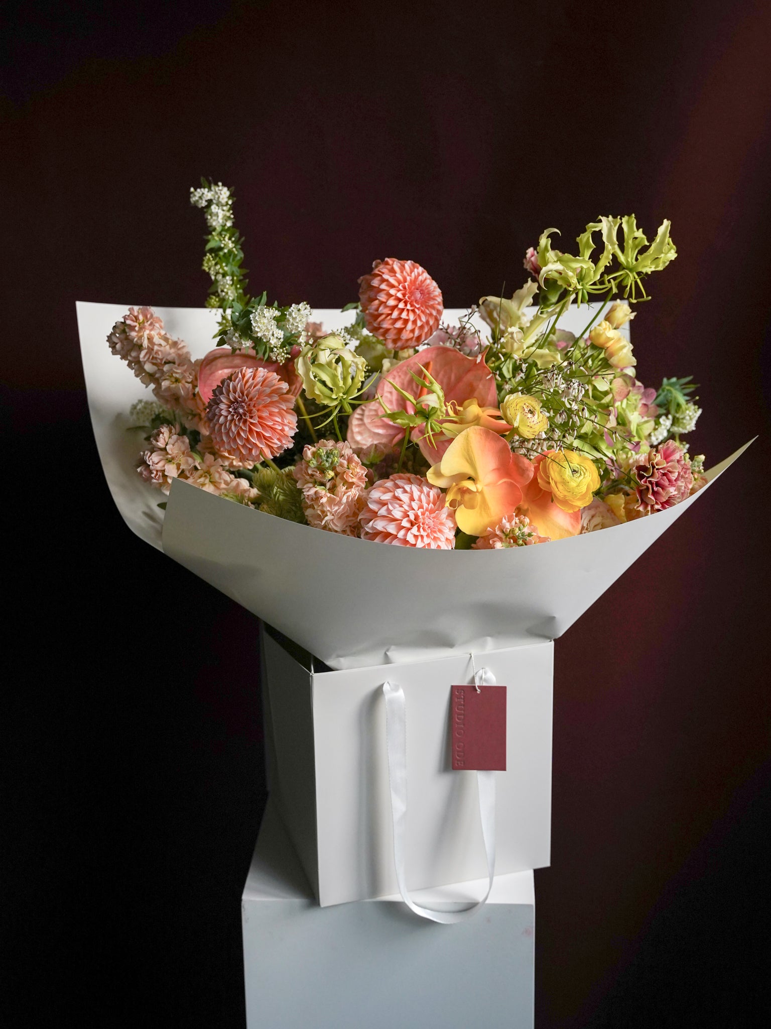 Studio Ode The Pick-Me-Up bright cheerful floral bouquet gift Hong Kong | size:Deluxe - 45cm
