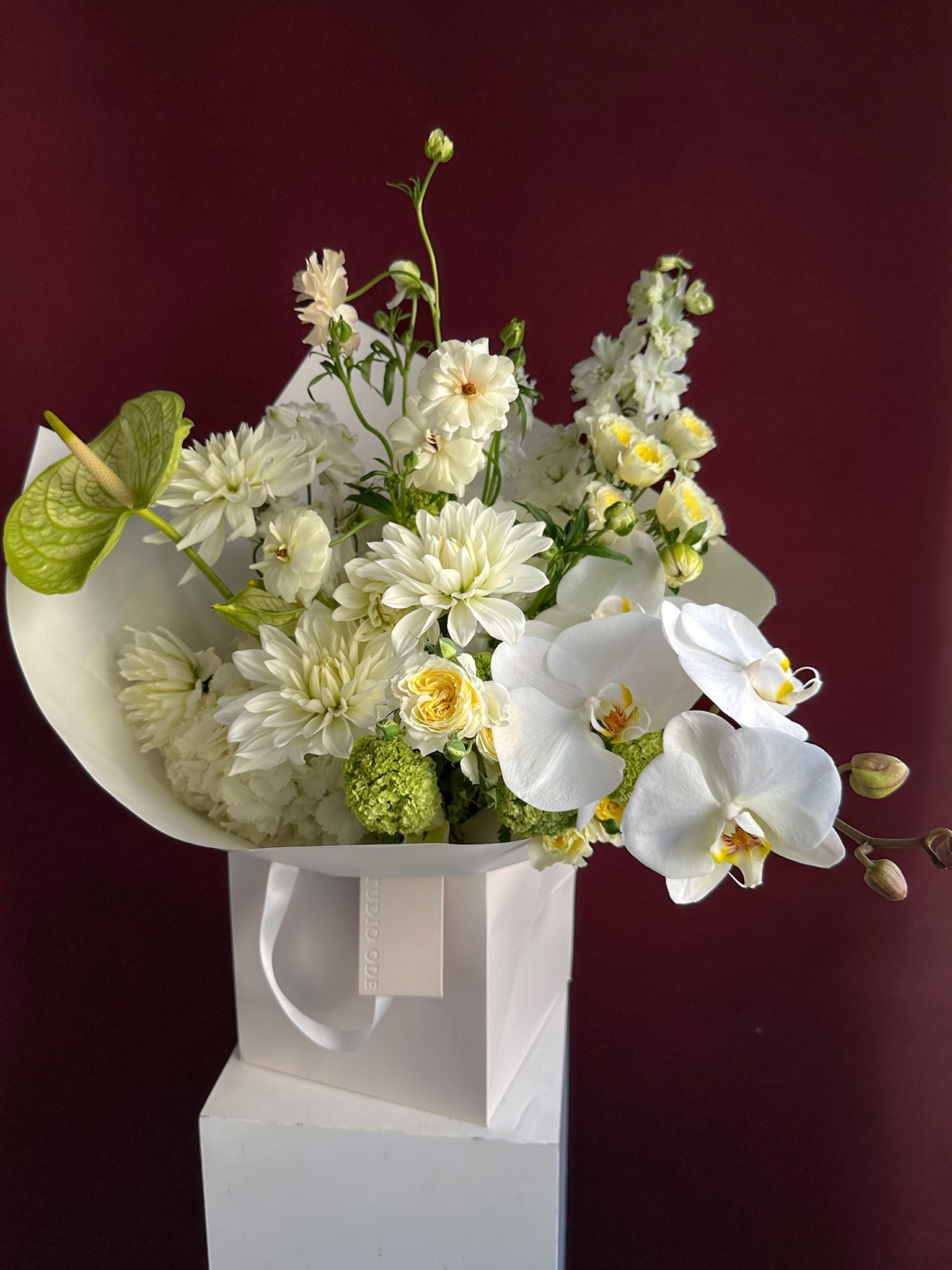 Studio Ode The Purist clean white minimal floral bouquet Hong Kong | size:Large - 40cm