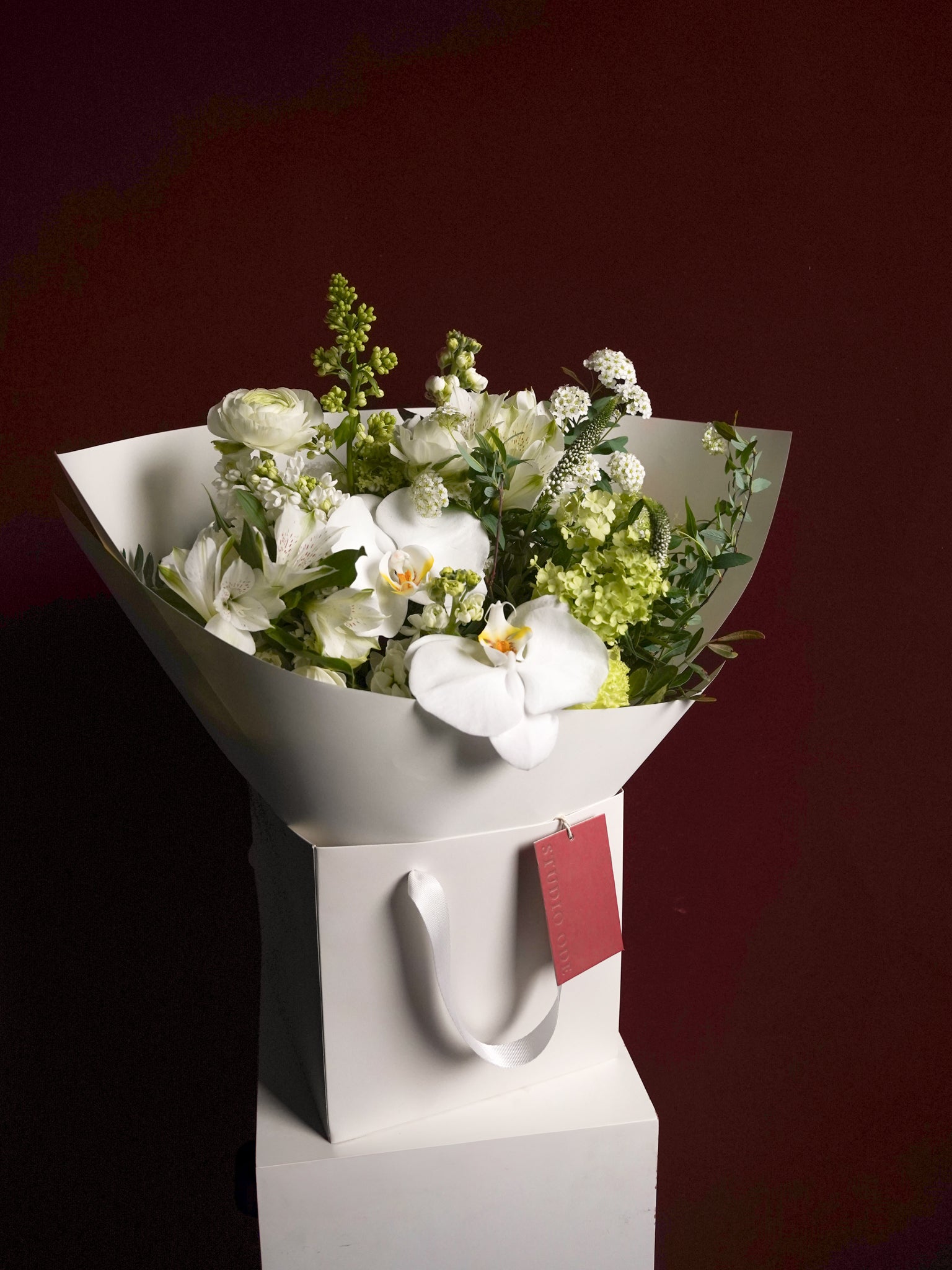Studio Ode The Purist clean white minimal floral bouquet Hong Kong | size:Small - 30cm